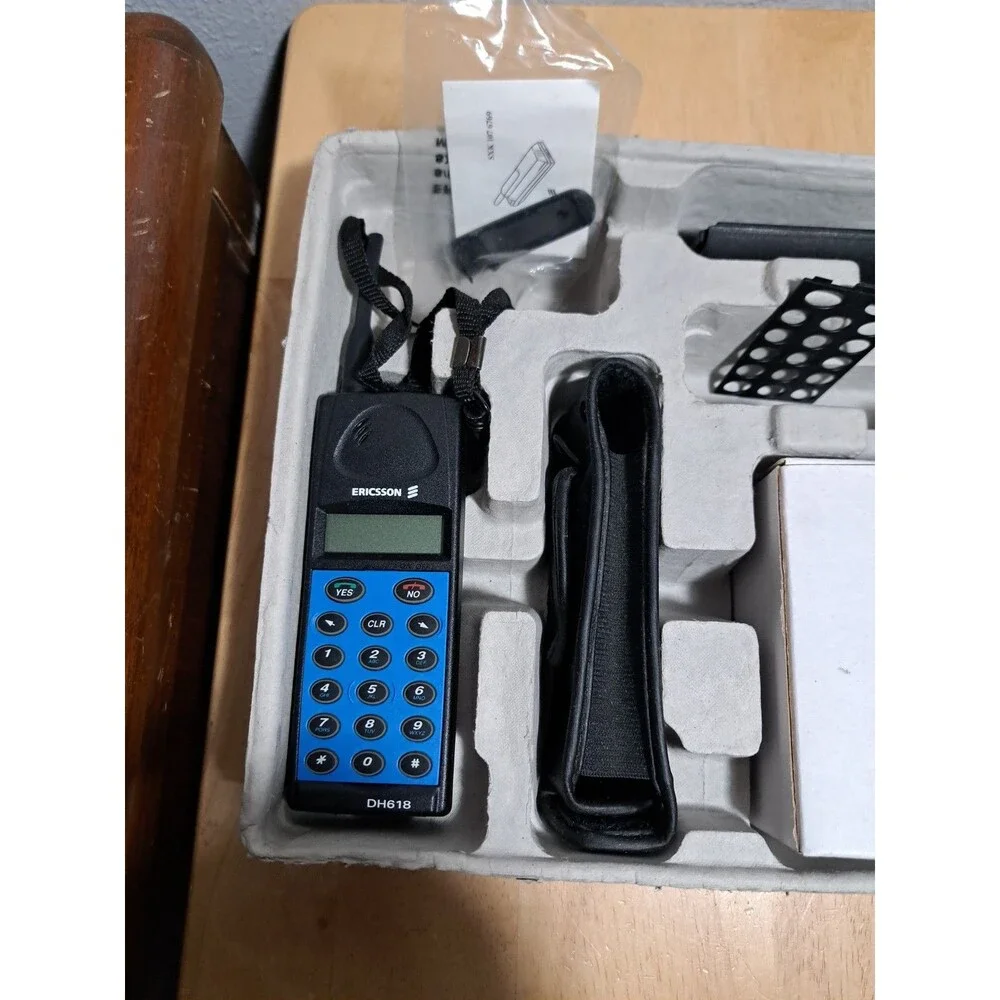 Ericsson DH 618 Cellphone in Original Box NOT TESTED AS IS